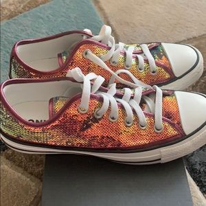 Women’s Converse All Stars ⭐️